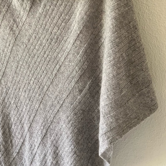 27 Miles Malibu Travel Cowl Neck Poncho Minimalist Light Gray 100% Cashmere - Picture 6 of 13